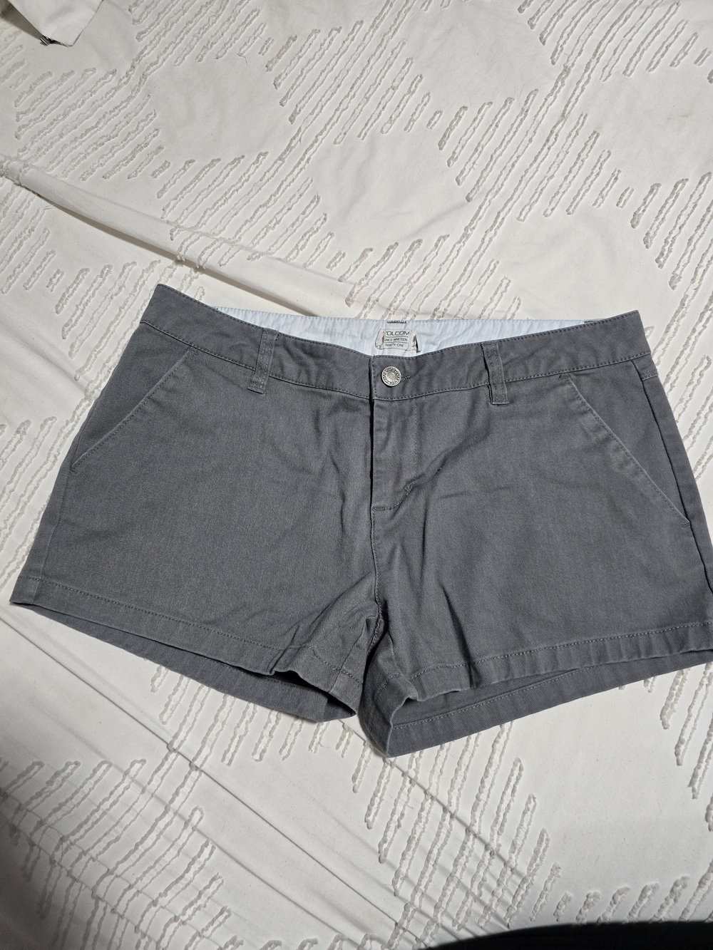 Volcom Women's Gray Chino Shorts Size 9 Casual Cotton Flat Front - Picture 2 of 3